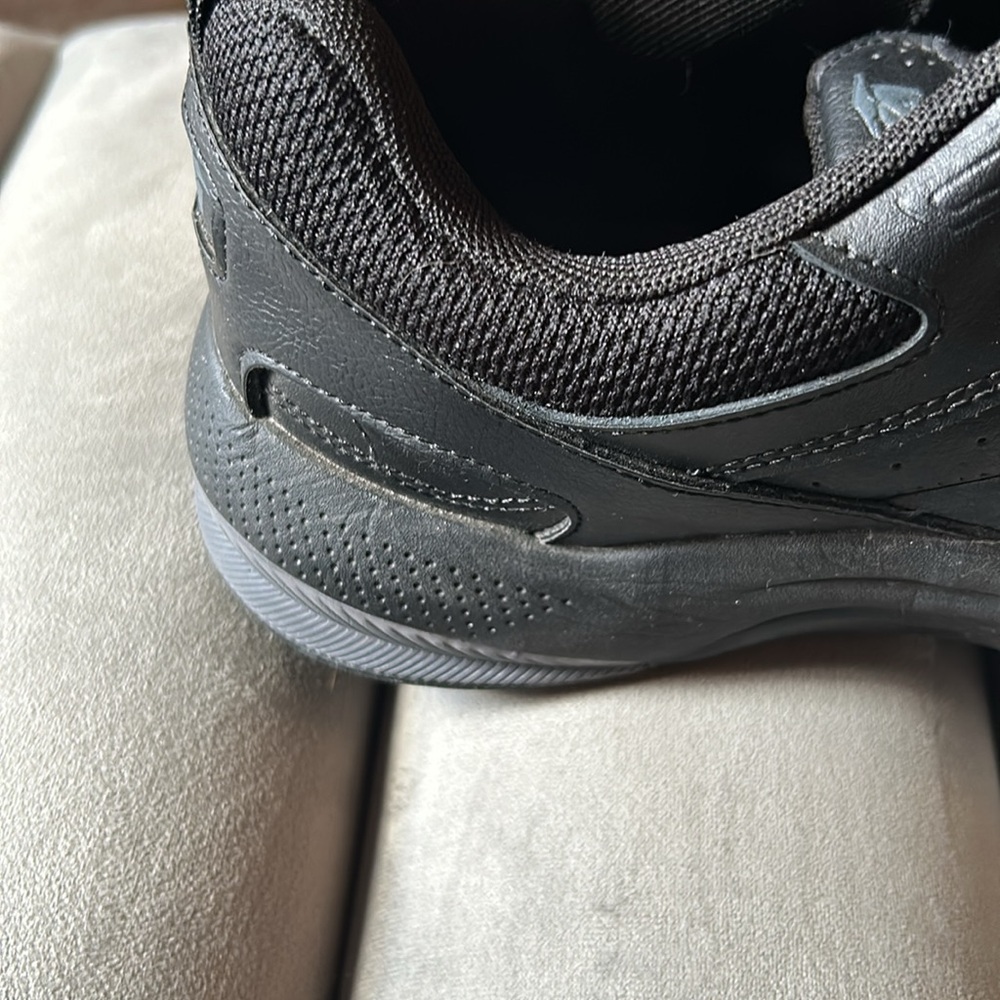Work shoes - Picture 3 of 5